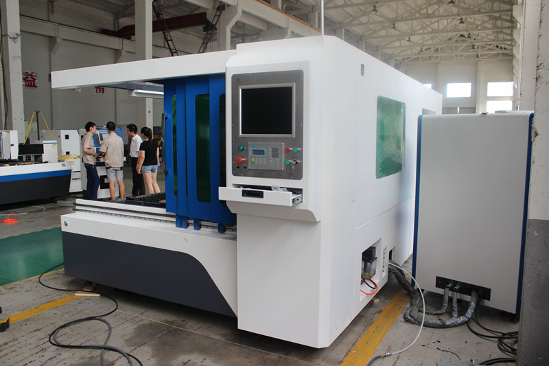 500w Fiber Laser Cutting Machine nga adunay 1500x3000mm Stainless Steel